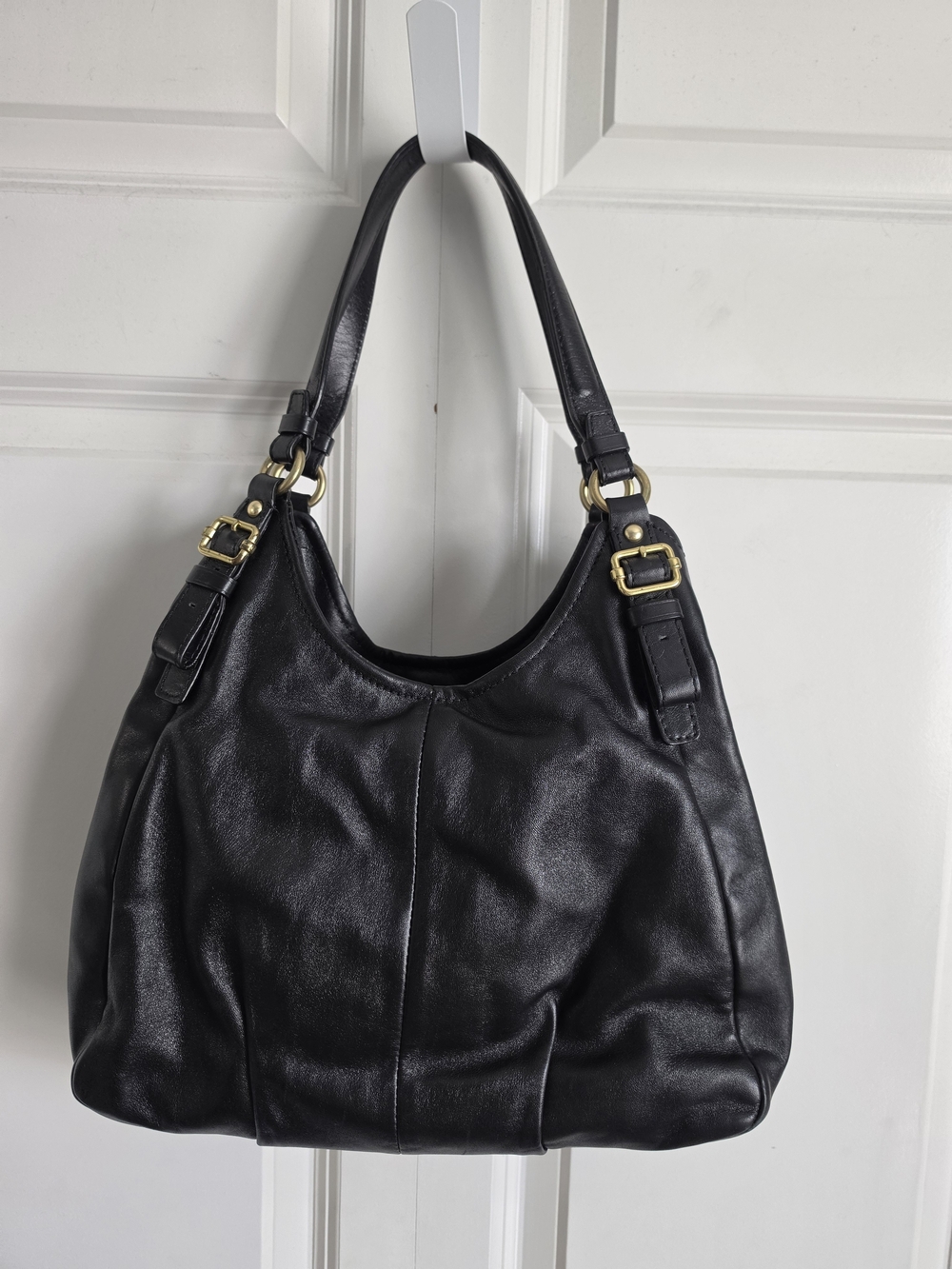 Coach Black Leather Shoulder Bag with Gold Hardware and dust cover like new - Picture 9 of 11
